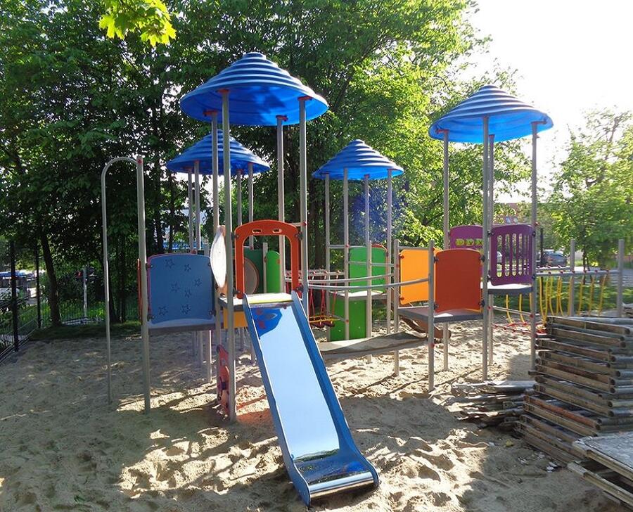 Plac zabaw zrealizowany przy obiekcie hotelowym