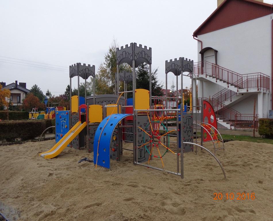Plac zabaw z atestem — widok ogólny